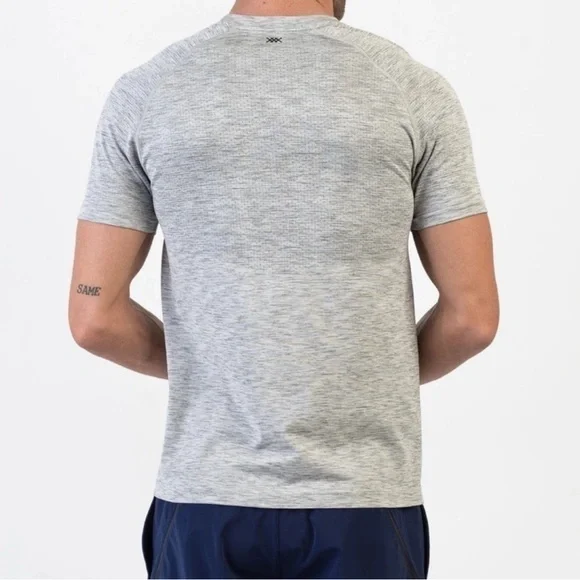 NWT Men’s RHONE Versatility Seamless Performance T-Shirt Gray Vapor Training Gym - Picture 2 of 8